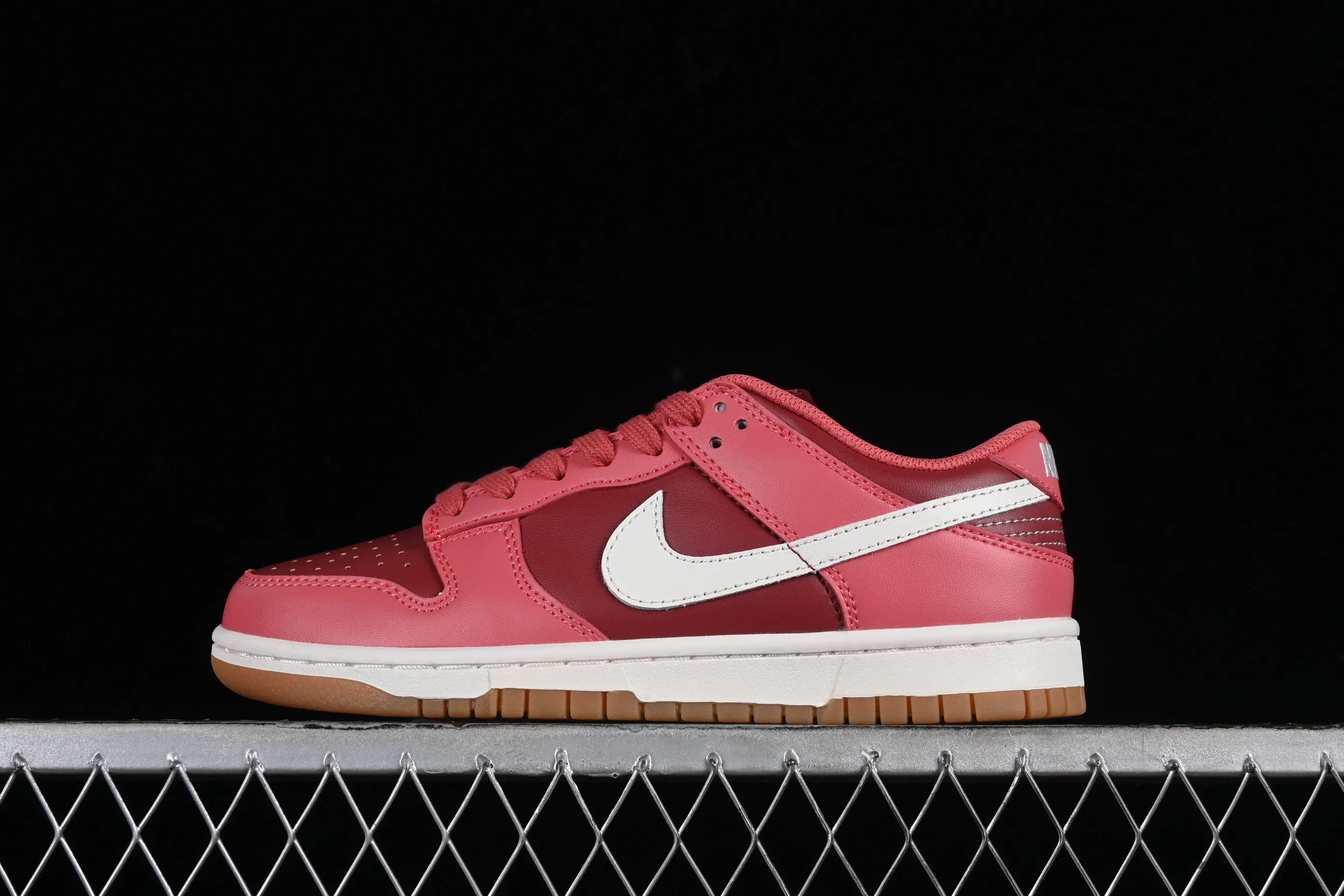 All Categories Nk SB Dunk Series Nk SB Dunk Low Low-top sneakers Nk Dunk Low Strawberry Bear color SB low-top casual sneakers DD1503-603
